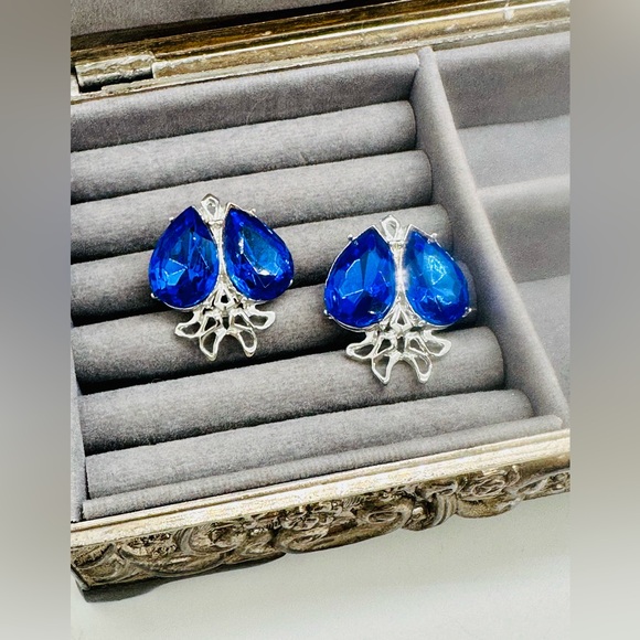 Vintage Blue Crystal Clip Earrings - Picture 12 of 12